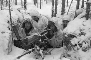 Een Finse machinegeweerploeg tijdens de Winteroorlog 1939